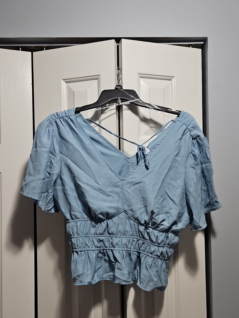 Short Fluttery Sleeve Cinched Waist Baby Blue Blouse LARGE